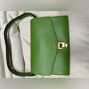 Marc Jacobs Runway shoulder bag with adjustable strap to make it crossbody.